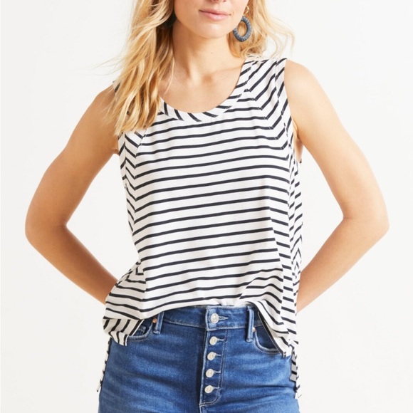 Evereve Tops - Evereve Siri Stripe Tank Size xs